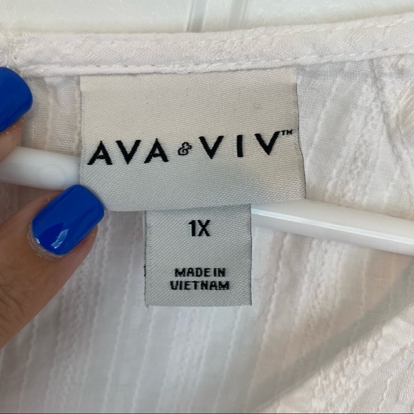 💋SOLD💋Ava & Viv Women’s White Embroidered Blouse Size 1X - Picture 3 of 7